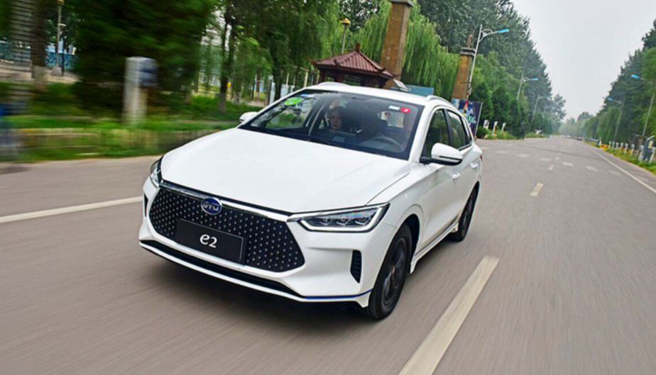 比亚迪纯电车e2评车视频,比亚迪e2纯电动汽车测评