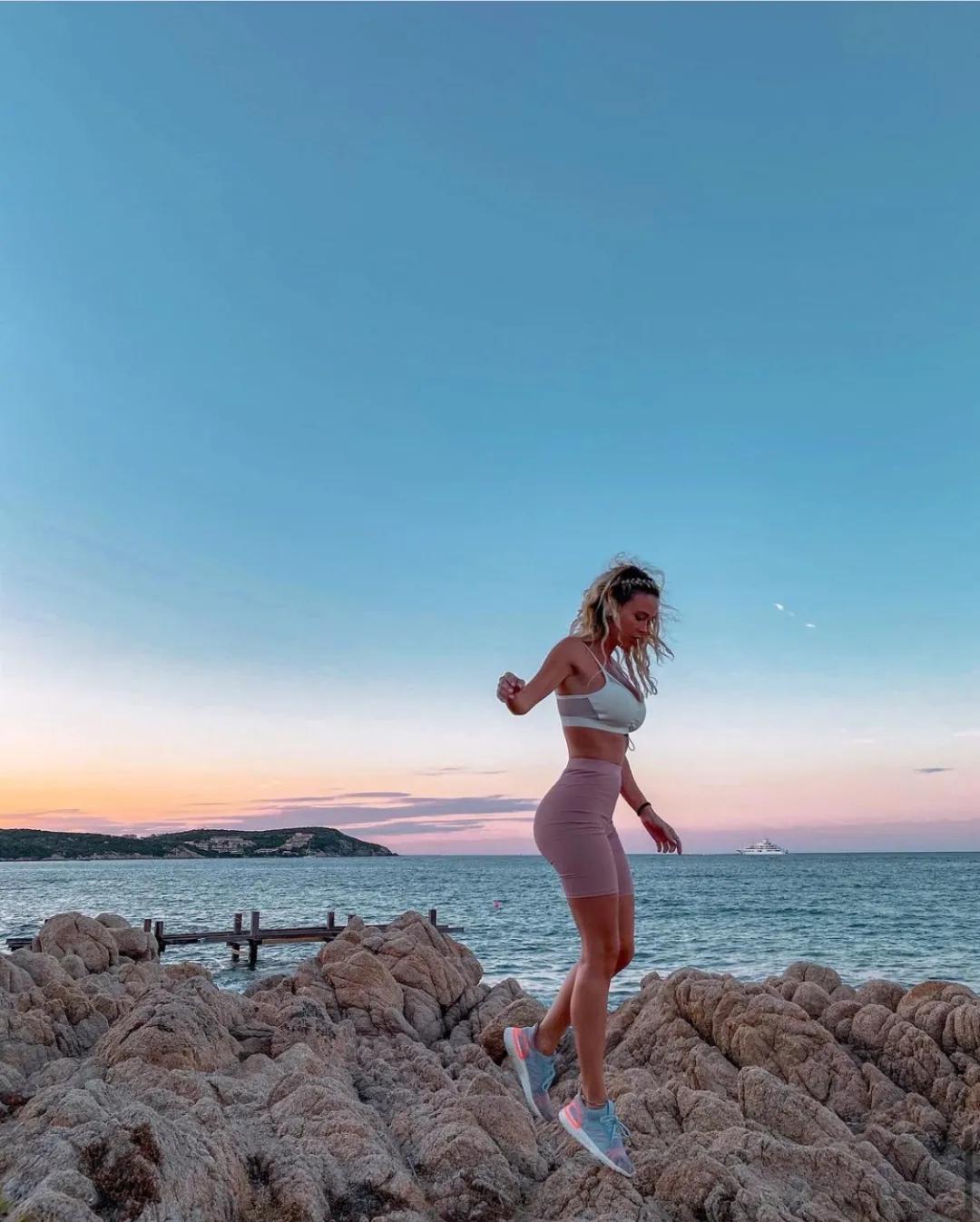 意大利宅男女神！36D好身材，700万粉丝被她撩疯了