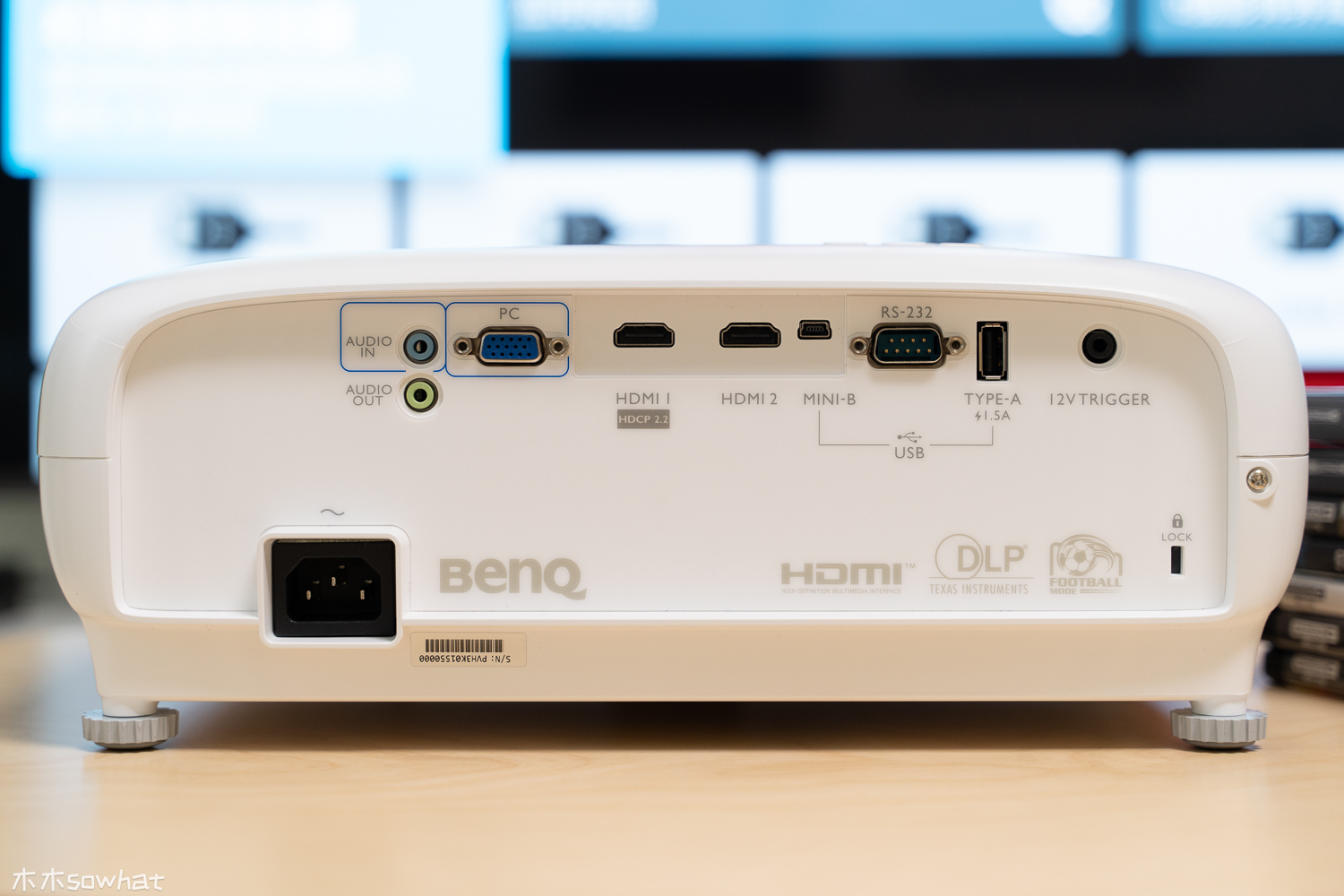 8000块的4K投影仪效果怎么样,800元的1080p的投影仪