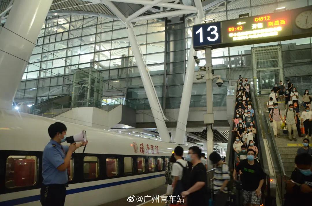 吊桥安全绳断裂,网红吊桥安全绳脱落