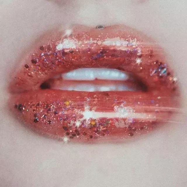 泫雅为什么要丰唇,泫雅太红了怎么办