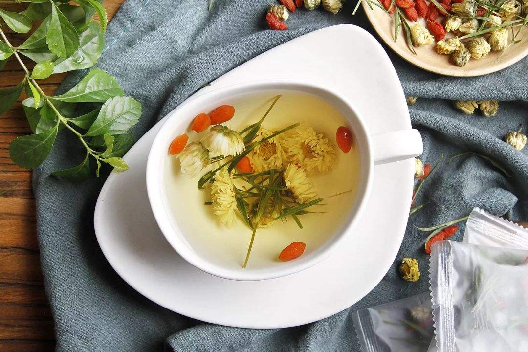 人生何其乐偷得浮生半日闲,偷得浮生半日闲喝茶养花是清欢