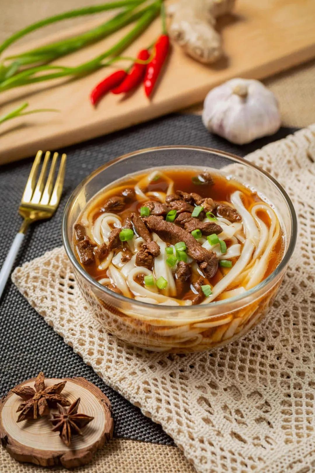 正宗嗦粉教程,怎么一元点螺蛳粉外卖