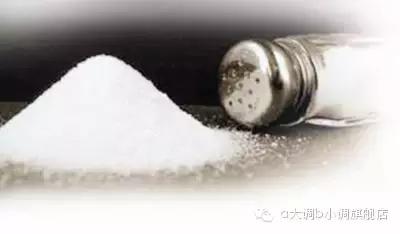 衣服弄脏了要用什么东西洗掉,衣服有静电粘的脏东西怎么去除