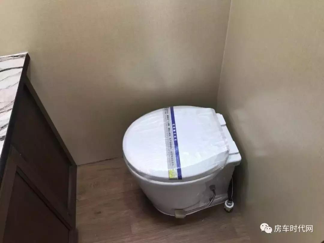 爱旅豪华双套间版拖挂房车,爱旅490拖挂式房车