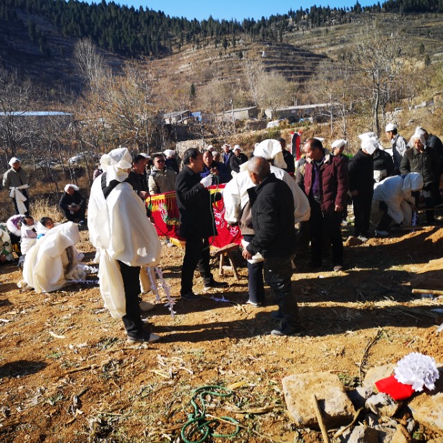 农村不火葬实行土葬是真的吗,山区可以土葬吗