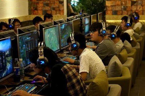 moba界的奇迹！外挂泛滥画面过时，却让几十万玩家坚守了14年