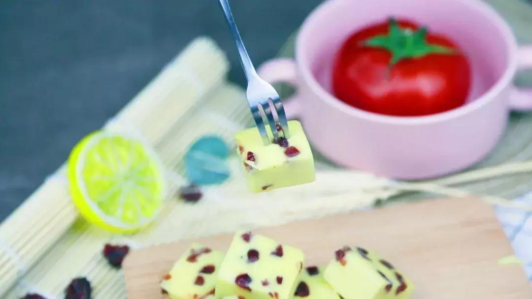 宝宝喝的奶粉消化不了怎么办,宝宝喝不完的奶粉怎么办