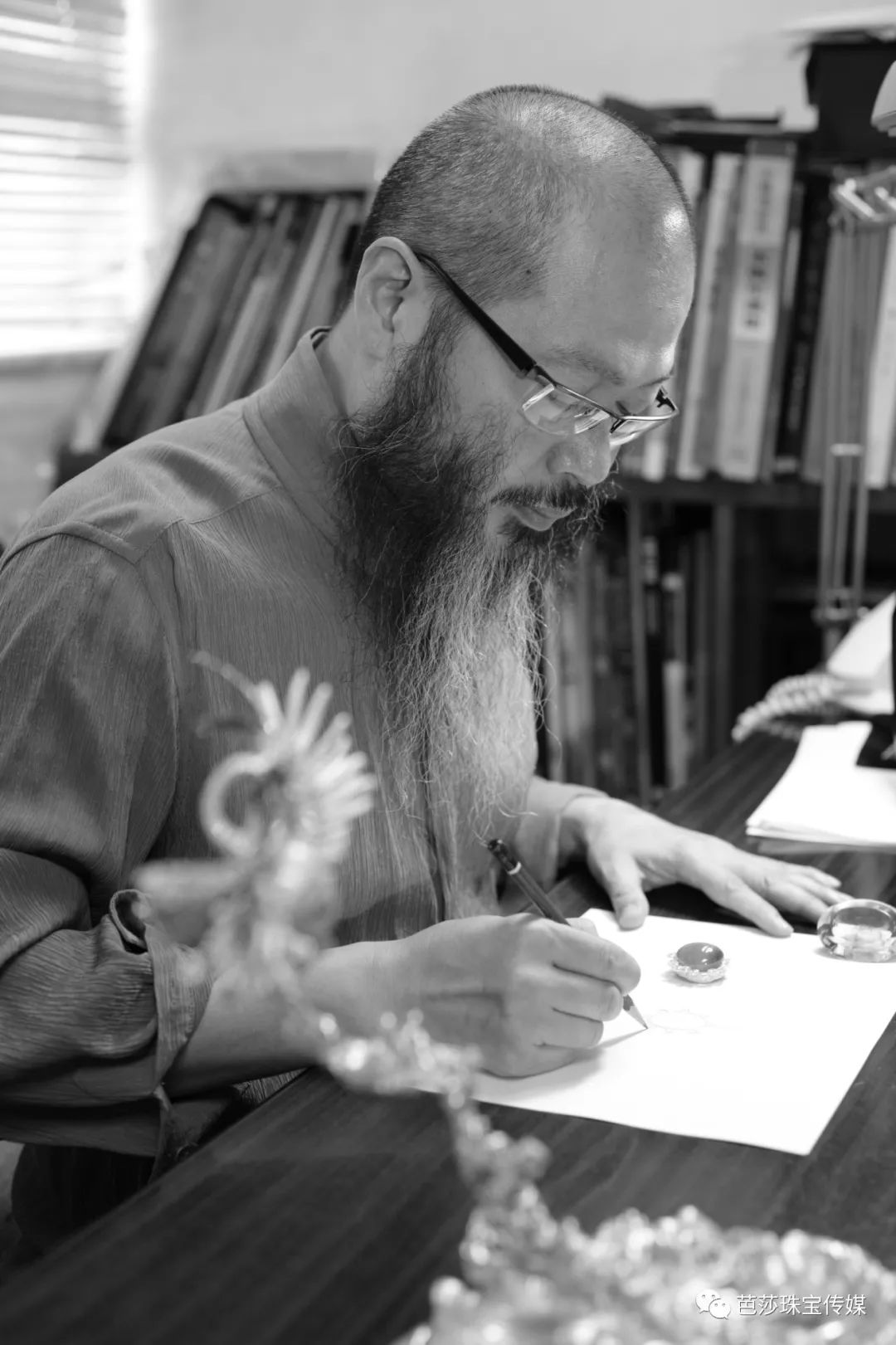 设计的珠宝是怎么买的呢,我想要成为一个珠宝设计师