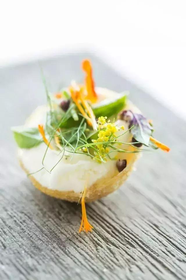 唯美食与爱不可辜负上下句,唯美食和爱不可辜负出自哪里