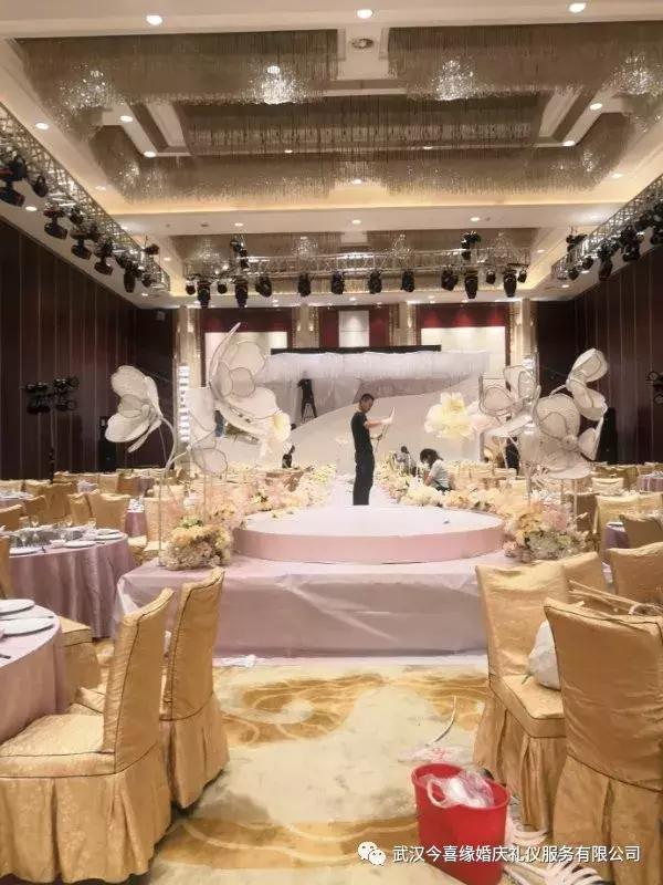 何超盈过大礼什么意思,何猷君晒姐姐何超盈过大礼仪式照