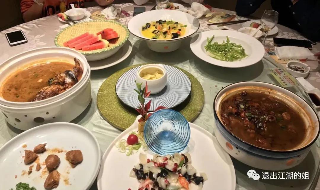 旅居，独自、两人还是群居？水深到足以把游泳健将淹死​