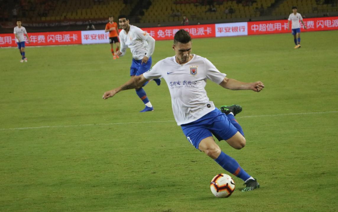 鲁能外援集锦,鲁能小将40米吊射