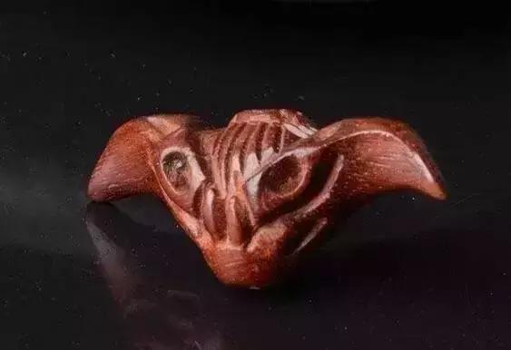 木雕兽头什么寓意,长颈鹿木雕婚礼摆件有什么寓意