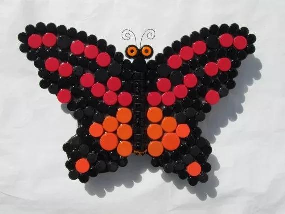 用啤酒的瓶盖怎么做成玩具,六个瓶盖可以做什么手工玩具