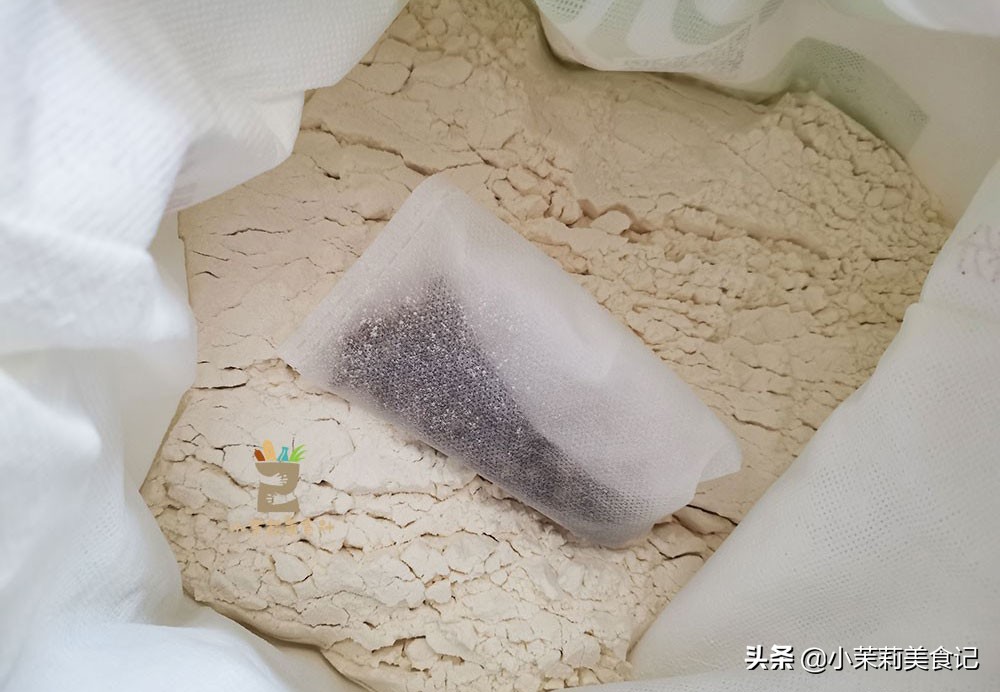 如何避免面粉发霉生虫,热天面粉生虫子怎么办