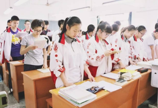 班主任坦言小学语文无非就是内容,班主任评价学生的特点