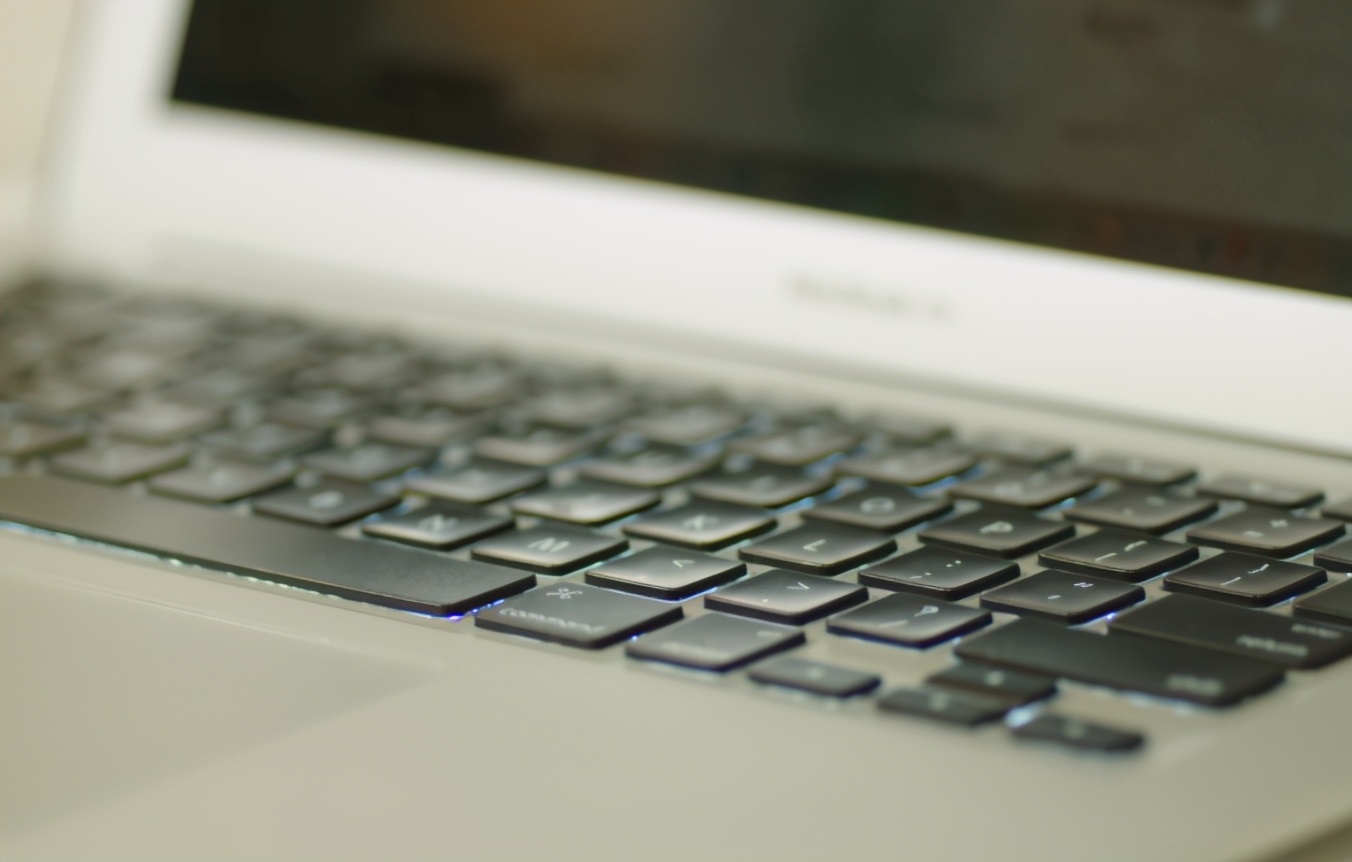 键盘f12旁边的键,键盘上F1到F12各个键的作用