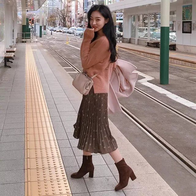 秋冬的裙子这样穿才好看,冬季裙子穿搭女2020高级感