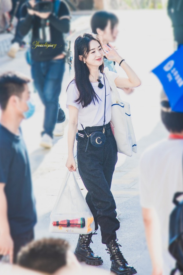 pyoapple夏日清爽穿搭,中国女明星在海滩上穿夏日装