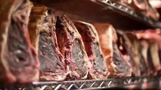 熟成牛排是智商税吗,熟成牛排算僵尸肉么