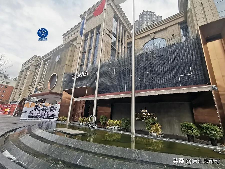 在这些酒精浓度50°的德阳街头，“耍家们”找到了商机