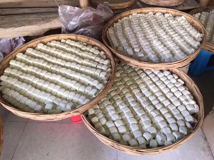 建水县烤豆腐蘸水,建水县曲江镇东山烤豆腐