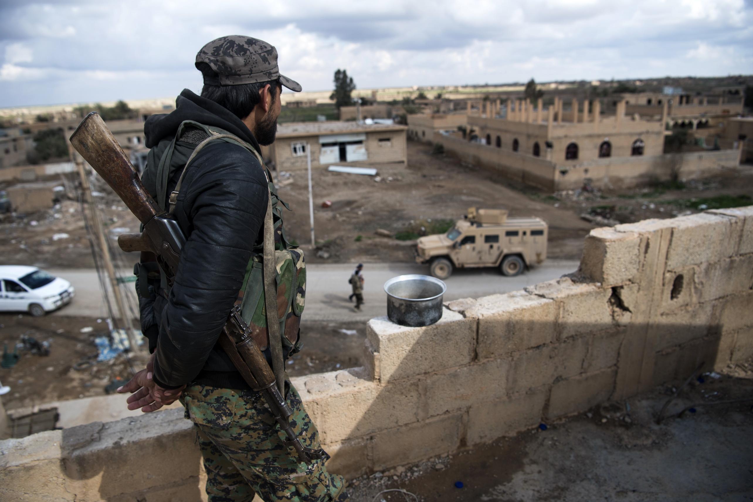 “伊斯兰国”龟缩面积不到十分之一个足球场，揣2亿美元死里逃生