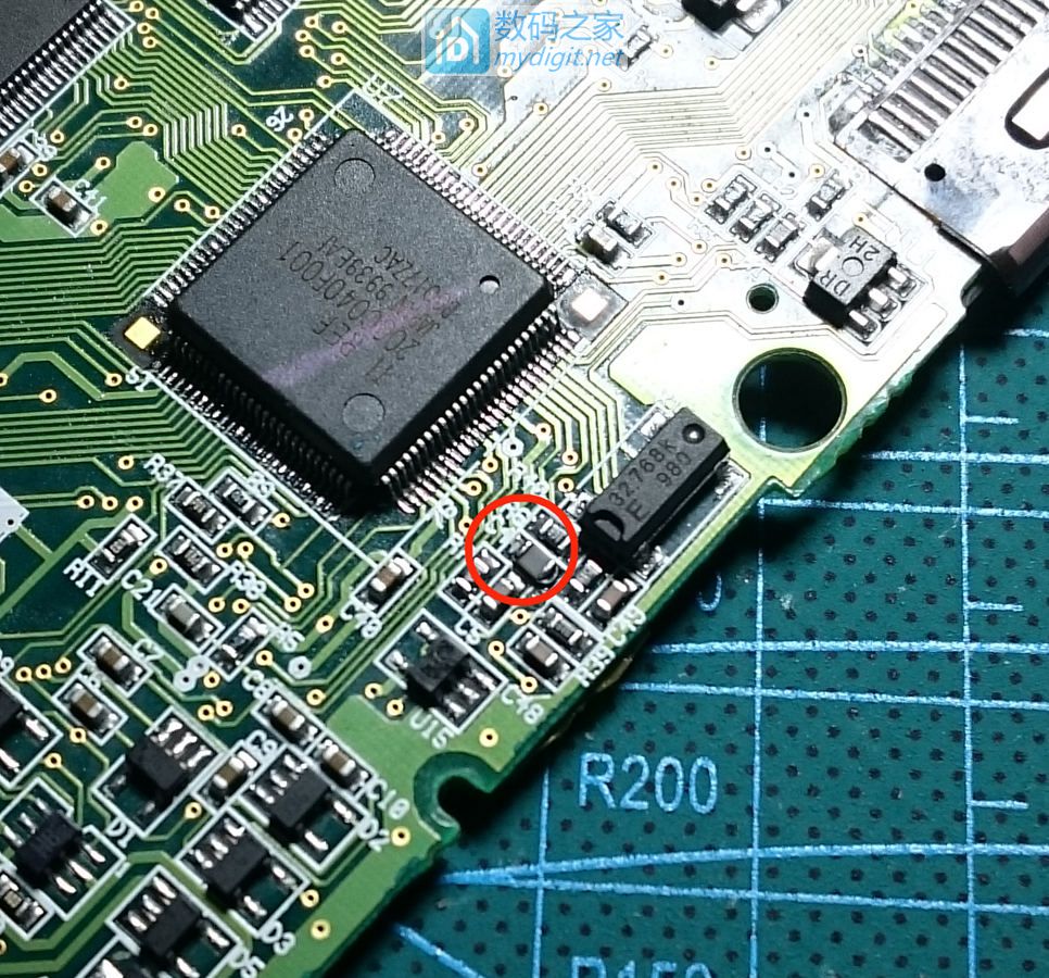 技术大佬秀操作！德州仪器TI-89图形计算器拆机维修及CPU超频