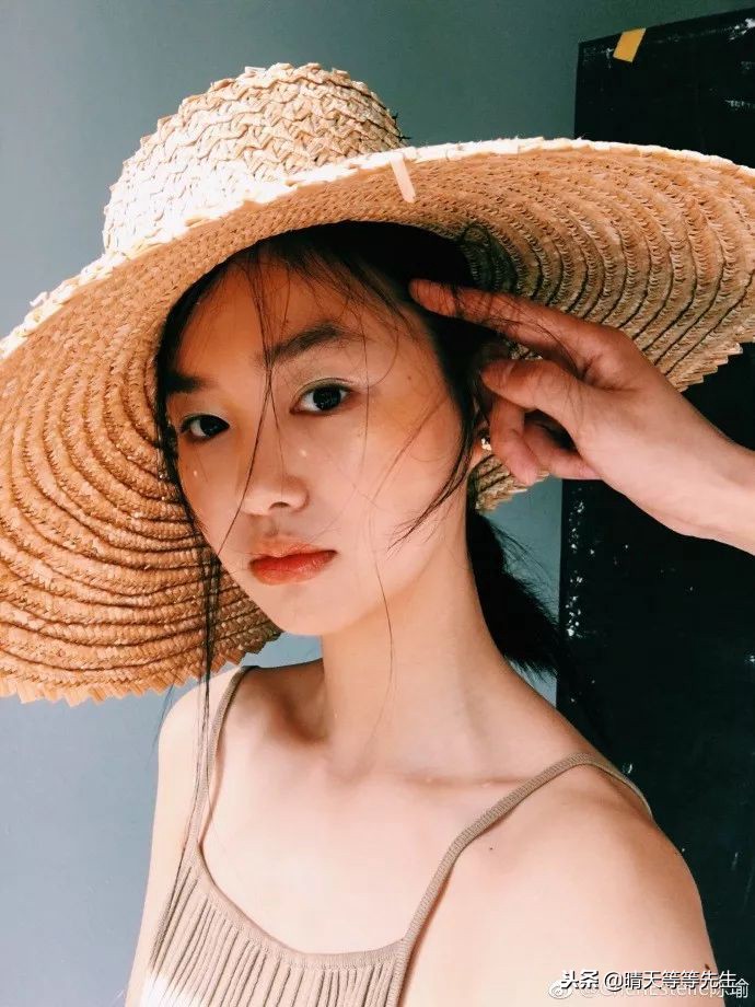 2018维密刘雯依旧气场,2018维密走秀完整视频刘雯