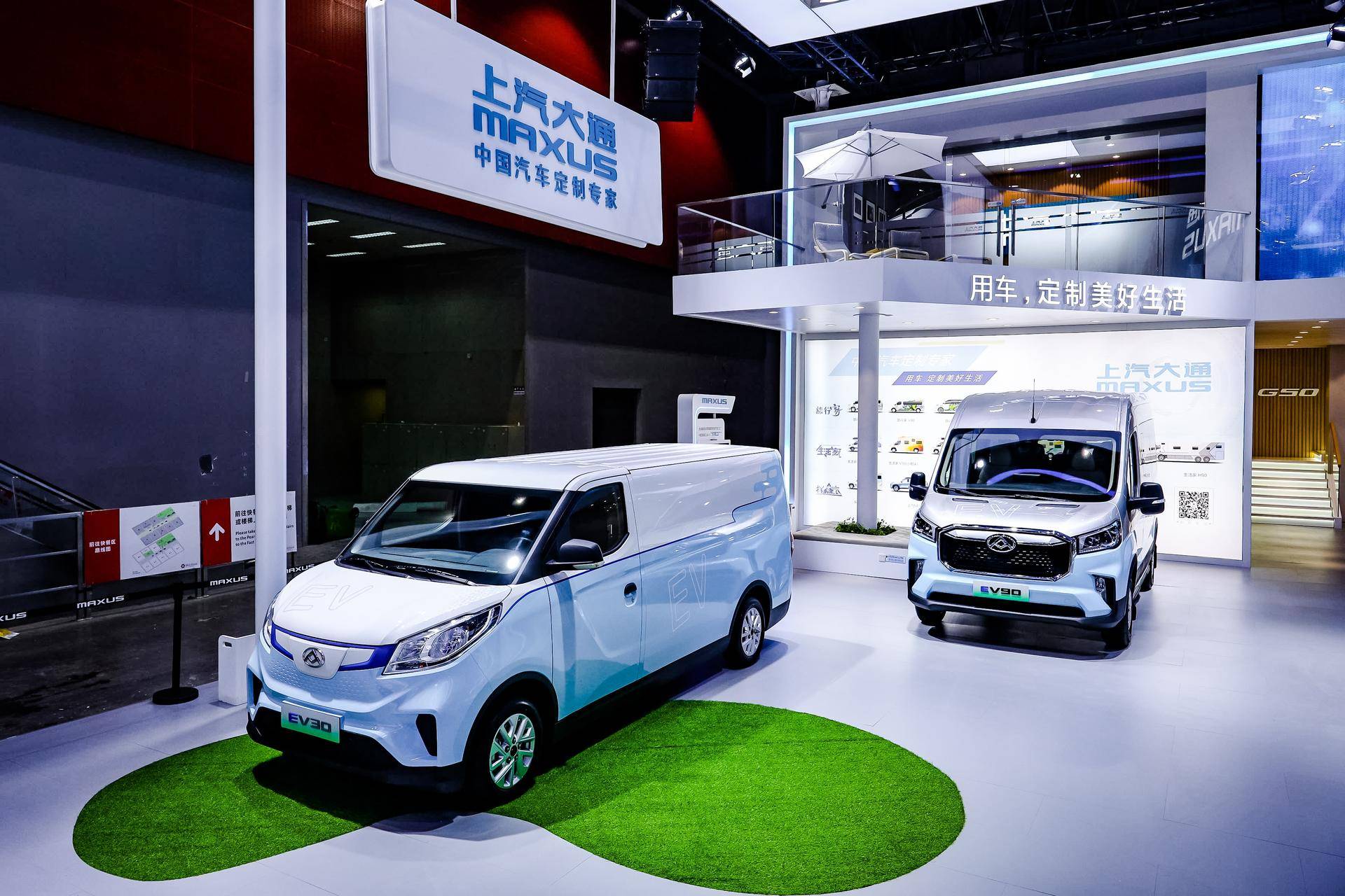 新能源纯电动面包车轻客,谁说新能源车没有真功夫