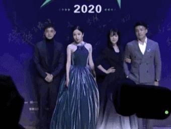 明星红毯假摔事件,明星红毯假摔倒抢镜