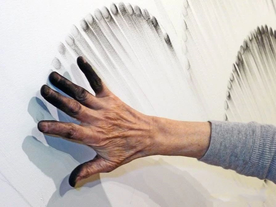 老奶奶绘画出神入化,老奶奶画渐变画