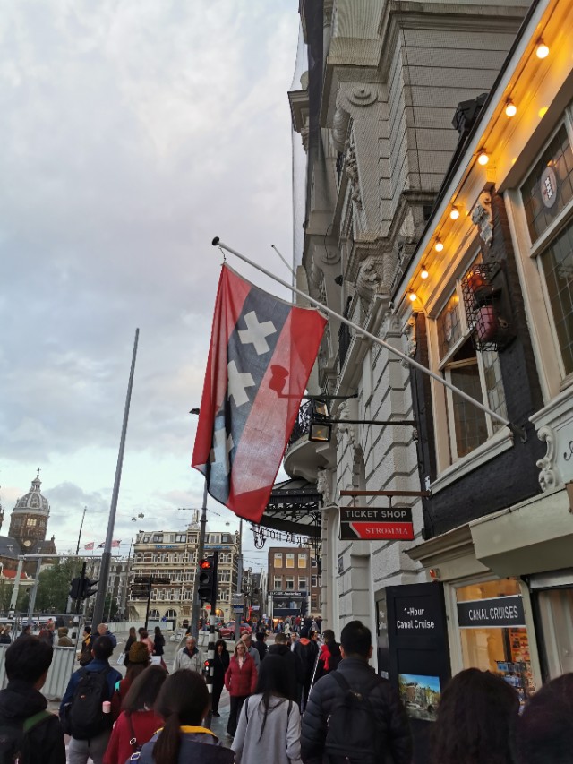 *麻大**味浓的街道，蜂拥的游客—欧洲之旅（五）