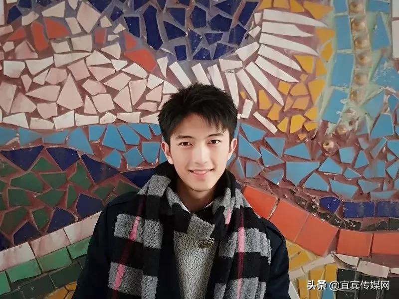 四川省宜宾市三中帅哥,宜宾市三中上诗词大会的男生