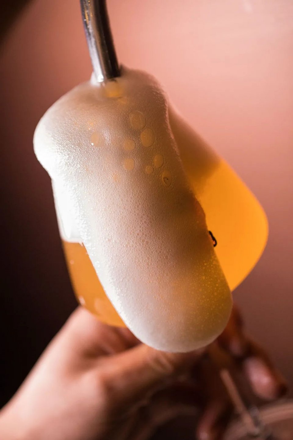 深圳水龙头酒吧，被空姐占领了