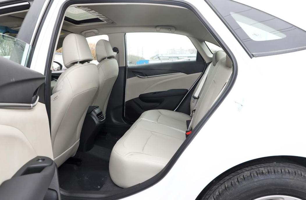 别克英朗1.6精英贷款落地价,第一次买车5万左右