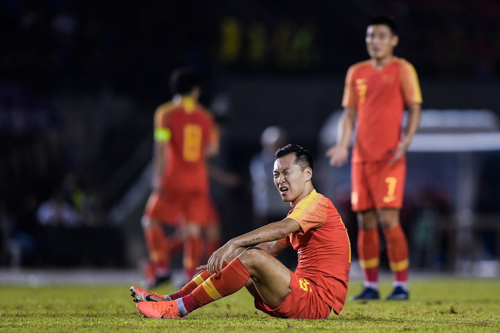 国足战平菲律宾，这时不求“雪中送炭”，但求别“釜底抽薪”