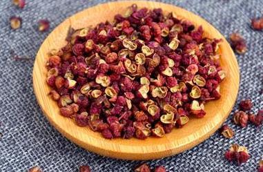 生姜加花椒改变大肚腩的方法,生姜加一物立马瘦肚子