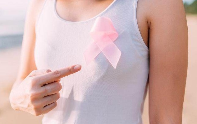 长期的胸部痒,胸部很痒是什么原因引起的