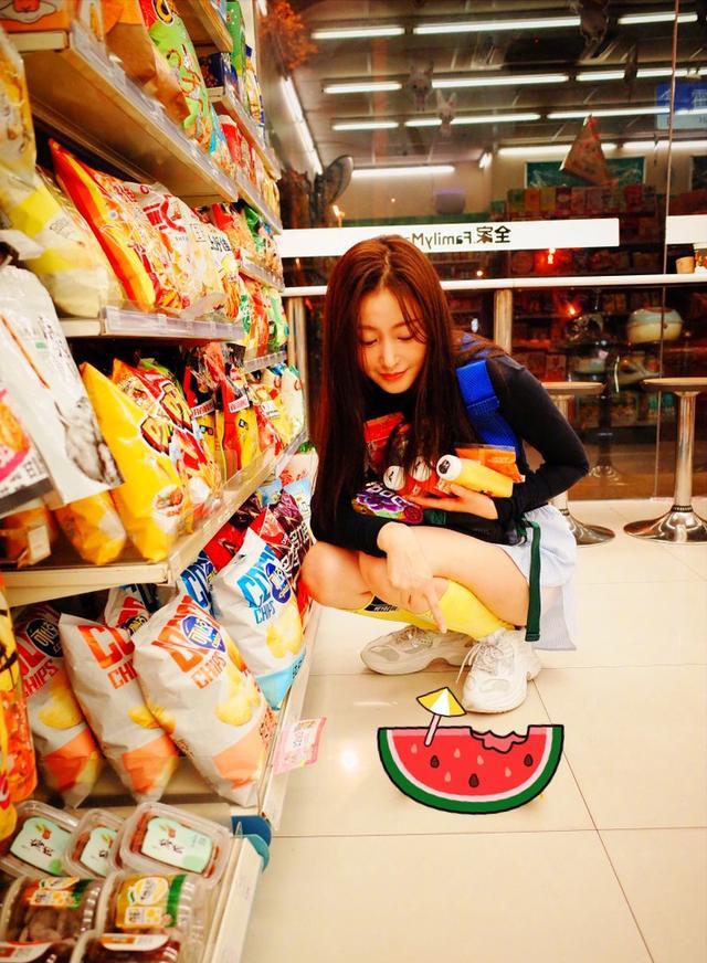 杨幂张天爱机场私服,杨幂与张天爱