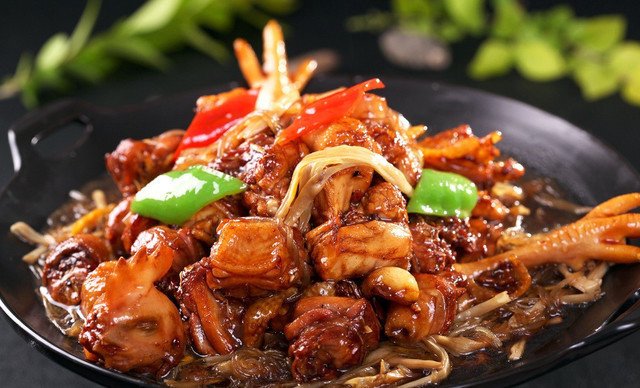 客家土匪鸡做法,东北特色美食汽锅鸡