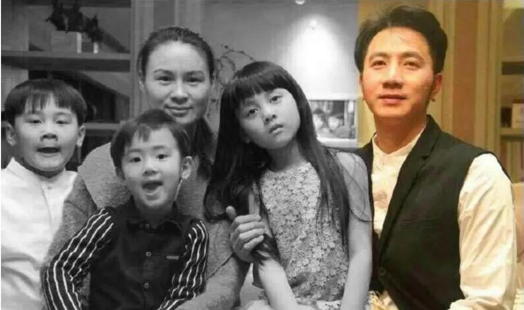 他见过世间罪恶，仍心向光明