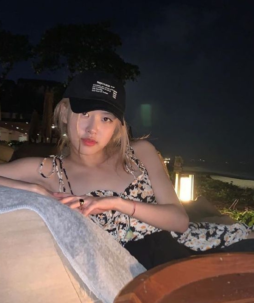 rosie夏威夷碎花裙写真,ros最新穿搭