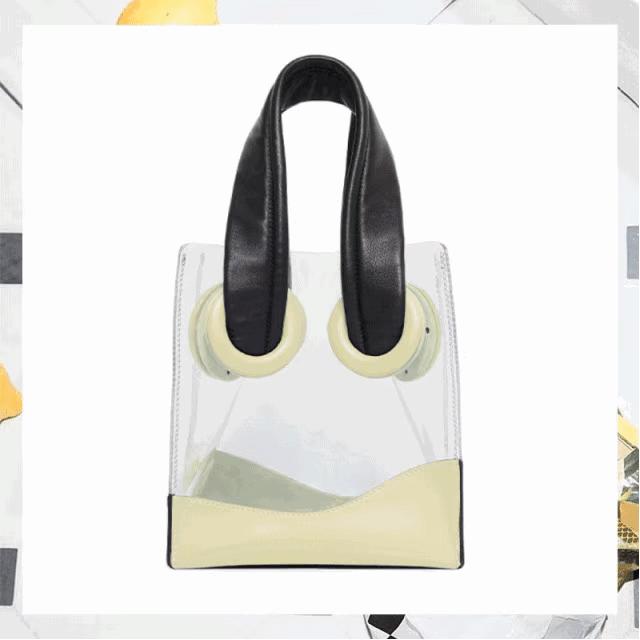 普通包包背腻了，试试“PVC”元素的包包吧，时髦吸睛很高级