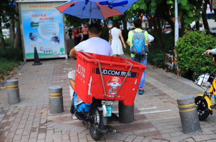 刘强东破纪录的视频,京东破万亿刘强东今日身价多少