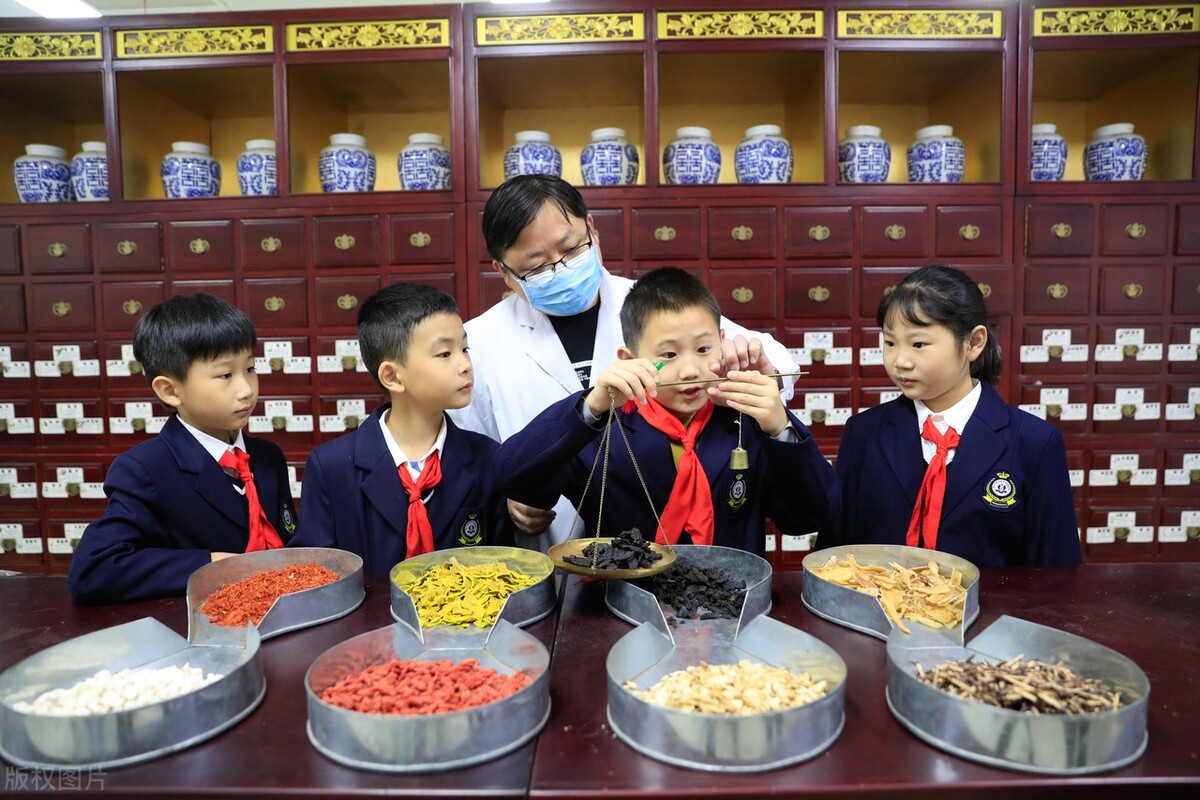 三甲医院的医生工资真实,北京三甲医院主治医生真实收入