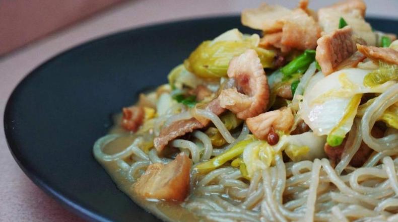 女生的房间凌乱,女孩子的凌乱卧室