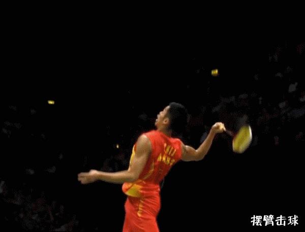 羽毛球正反手跨步跳球的挥拍动作,羽毛球挥拍技巧以及注意事项