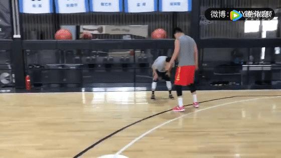 中国篮球历史最佳控卫陈江华,2006中国男篮vs美国陈江华三分